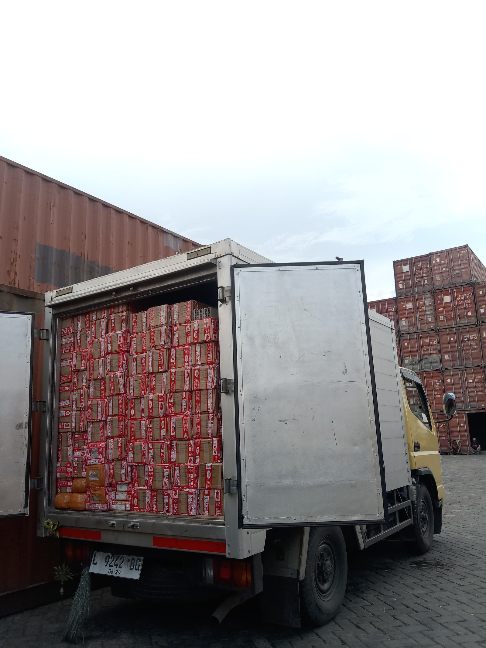 Pengiriman ke customer wallpanel